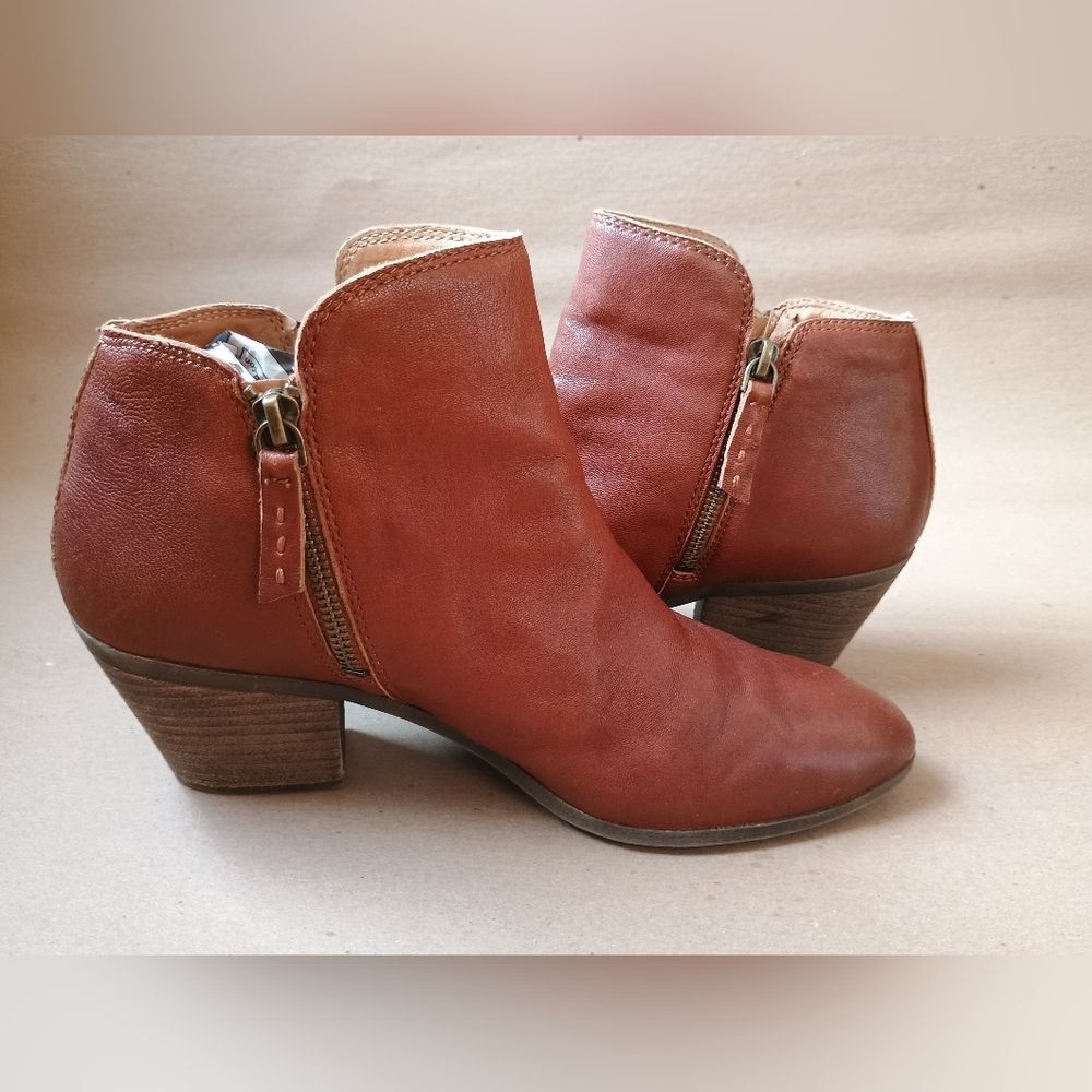 Frye Sz 9.5 Judith Bootie Cognac Brown Leather Ankle Boot 3470016 Zip Closure